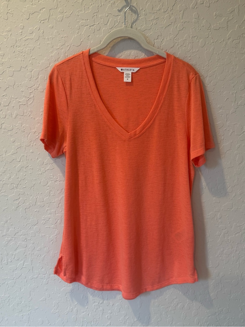 Athleta Women’s BREEZY SCOOP V-NECK TEE in Coral - Size M